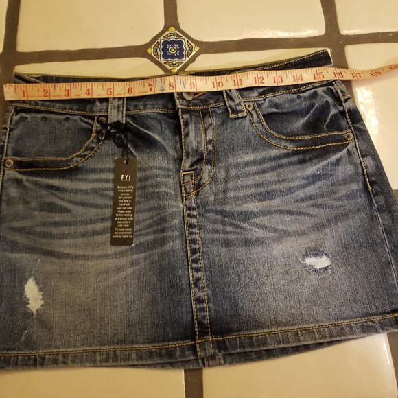 Victoria's Secret Low 5 Flap Slightly Distressed Medium Wash Jean Skirt - Picture 6 of 10